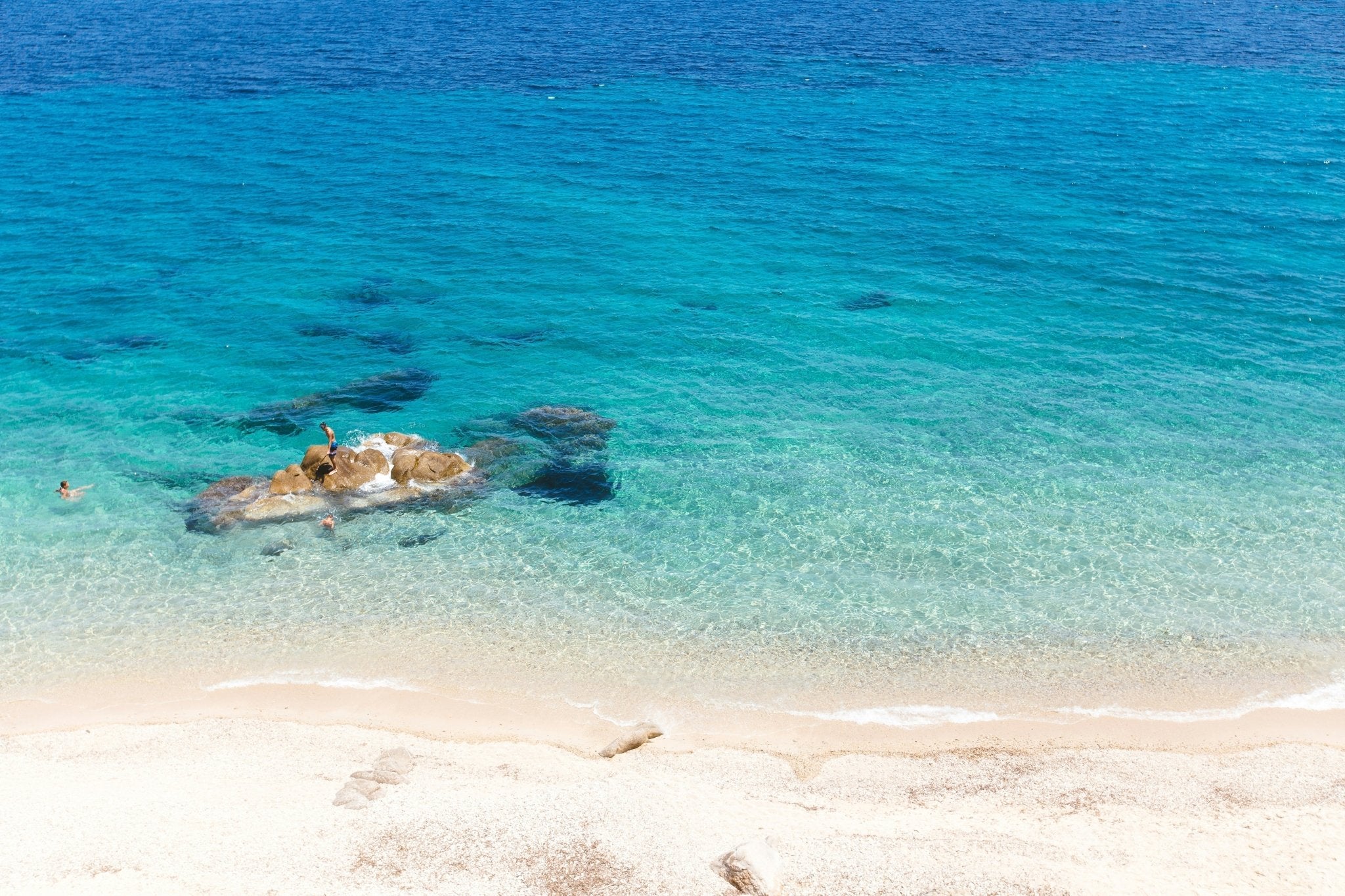 Do Hidden Beaches Still Exist? (Yes, in Greece) - Pasha Living